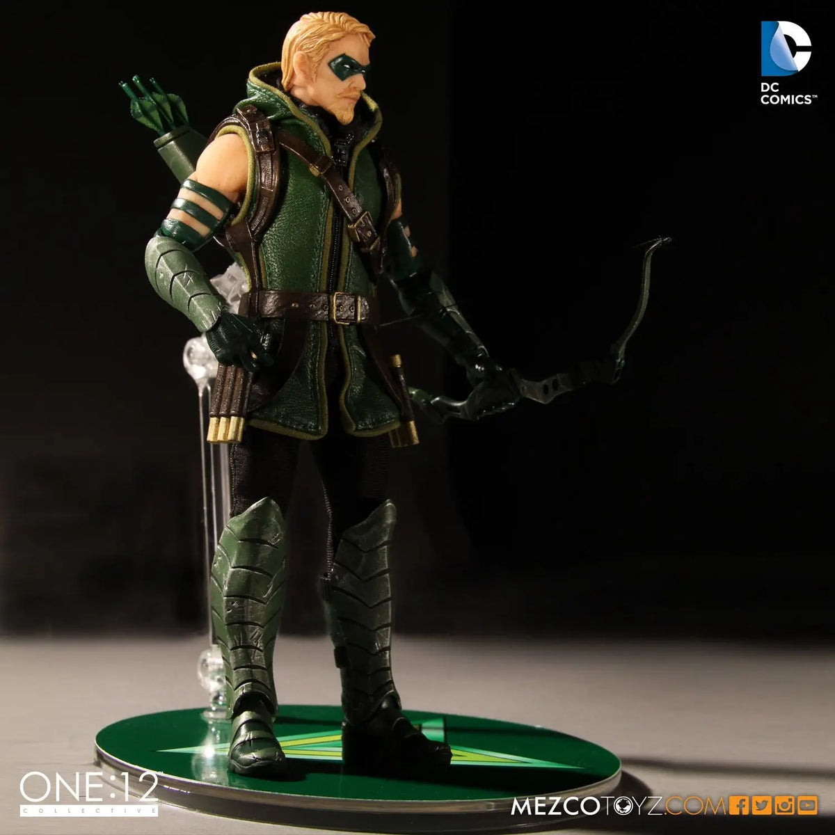 Green Arrow action figure on a stand with a dark background DC Comics Green Arrow (Classic Version) One:12 Collective 1/12 Scale Premium Figure by Mezco Toyz
