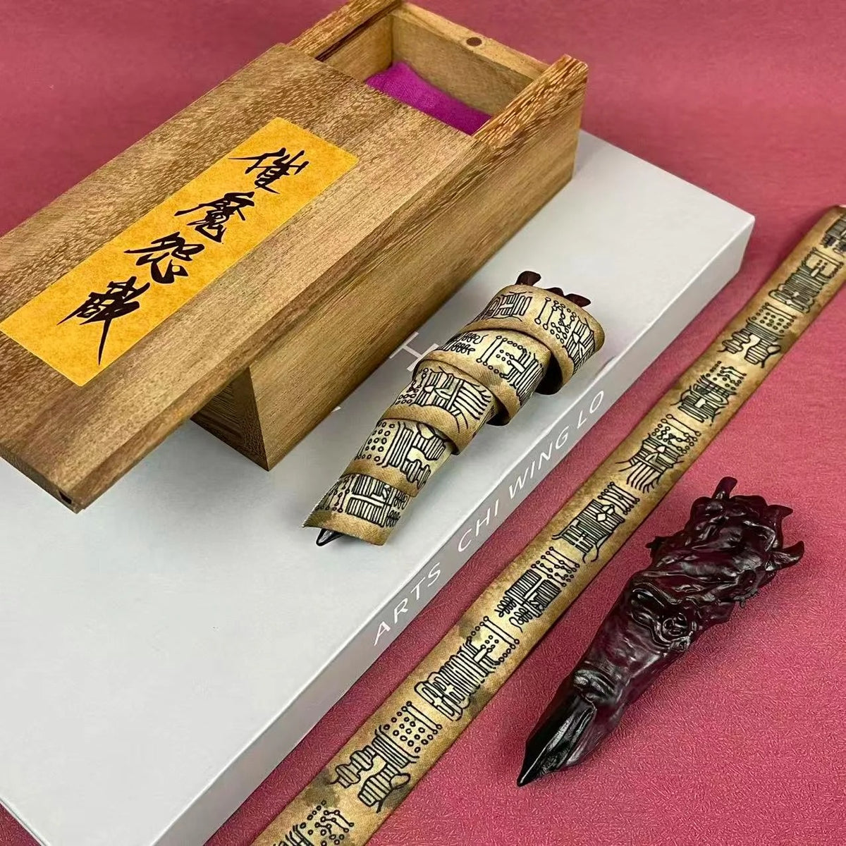 Decorative items with intricate designs on a pink background Jujutsu Kaisen Ryomen Sukuna Cursed Finger Authentic Figurine Prop Replica Set – Special Grade Cursed Object Edition with Talisman-Sealed Wooden Storage Box