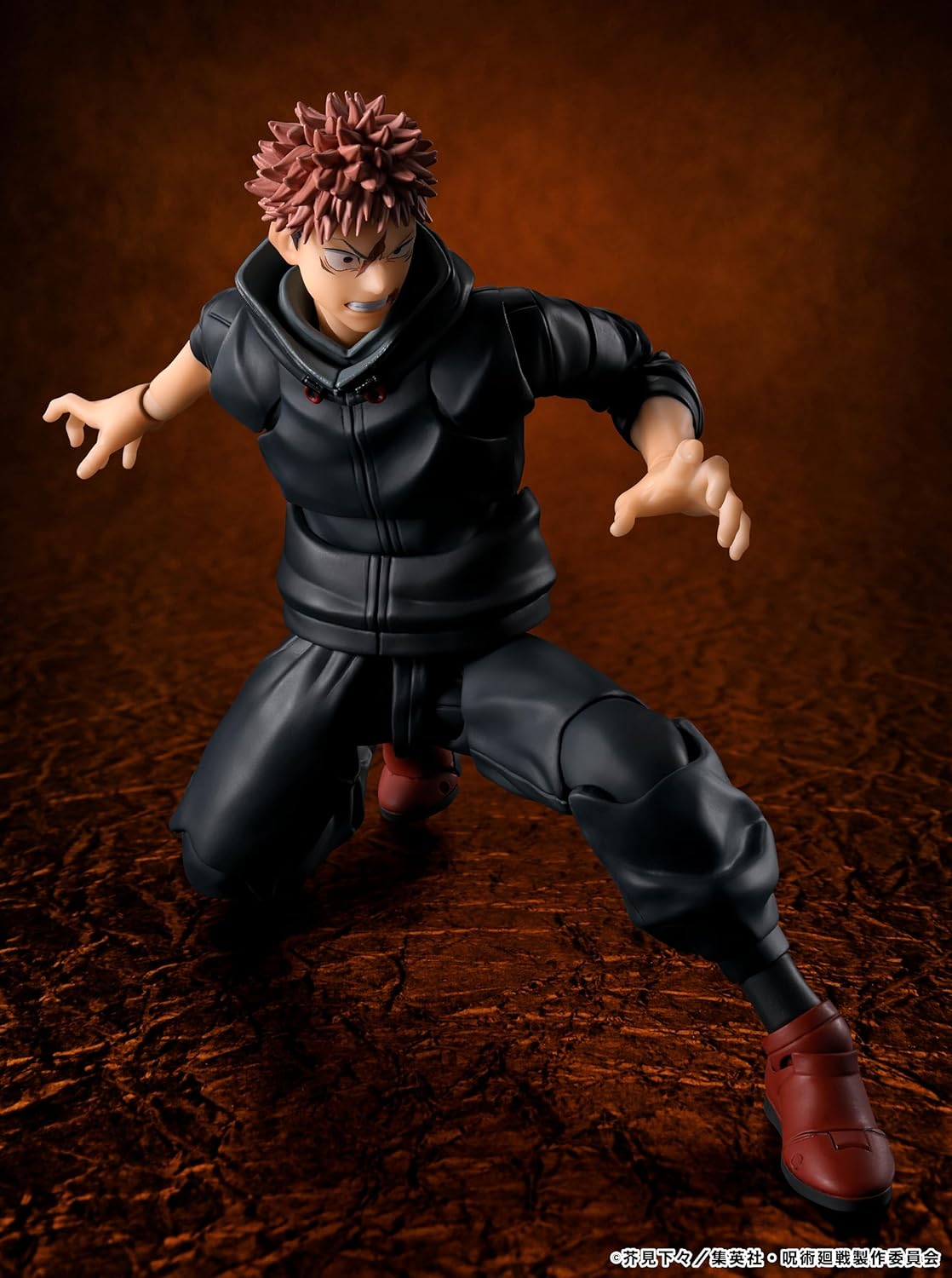 Action figure in dynamic pose on a textured brown background Jujutsu Kaisen S.H.Figuarts Yuji Itadori Authentic 15cm Articulated Action Figure – Sukuna Vessel Edition