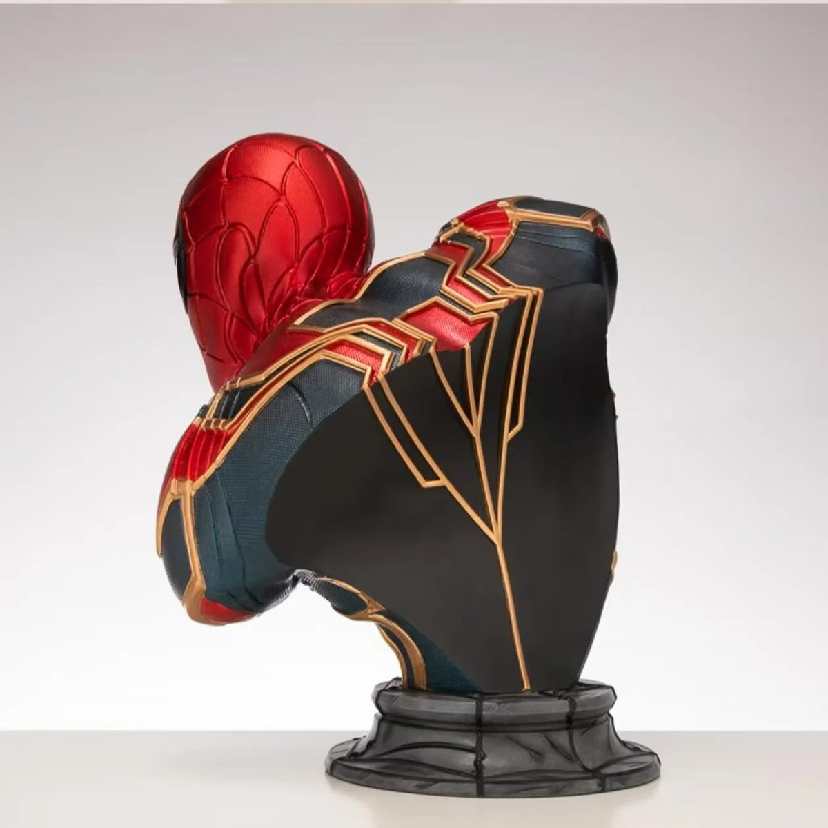 Superhero costume head with red helmet and black and gold suit on a white background Marvel Universe Spider-Man 1:1 Life-Size Premium Portrait Bust