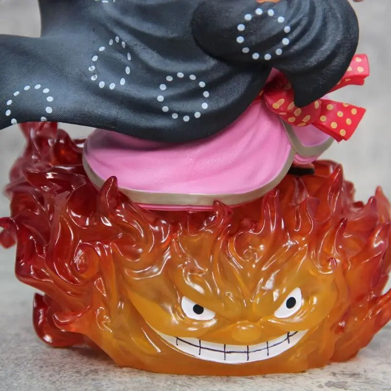 Anime character figurine with fiery design and black hair on a gray background One Piece: Four Emperors Big Mom Charlotte Linlin 26cm Premium Statue – Soul King Climax Combat Edition for Collectors & Media Rooms