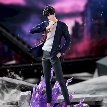 Figurine of a character holding a sword with a purple and black background Solo Leveling Sung Jinwoo Xross Link Figure Authentic SEGA Xross Link Prize Figure – Shadow Monarch Diorama Combat Statue front