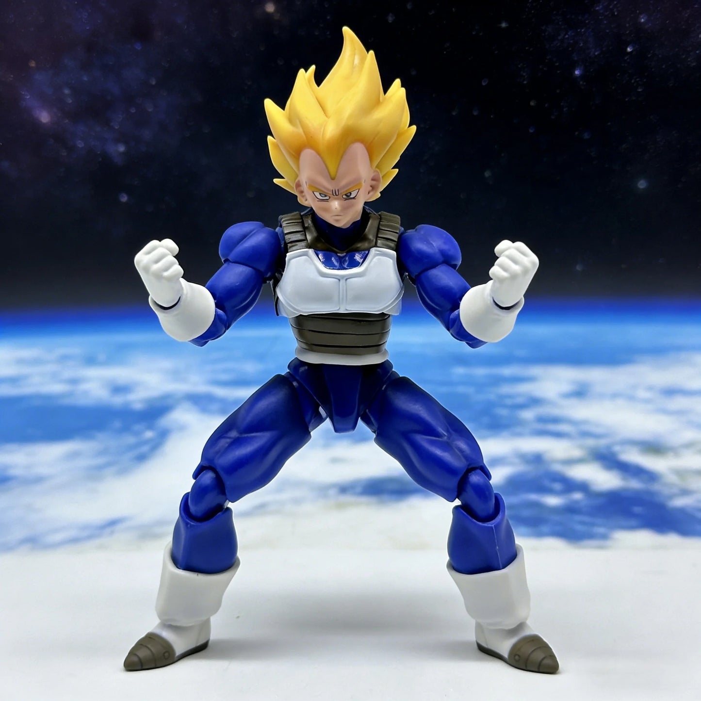 Bandai S.H.Figuarts Dragon Ball Z: Super Saiyan Vegeta Authentic Premium Action Figure