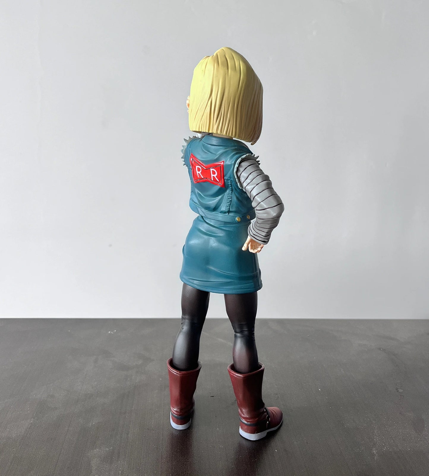 Dragon Ball Z: Android 18 (Lazuli) Premium 11-Inch Statue Figure – Android Saga Classic Denim Outfit Edition