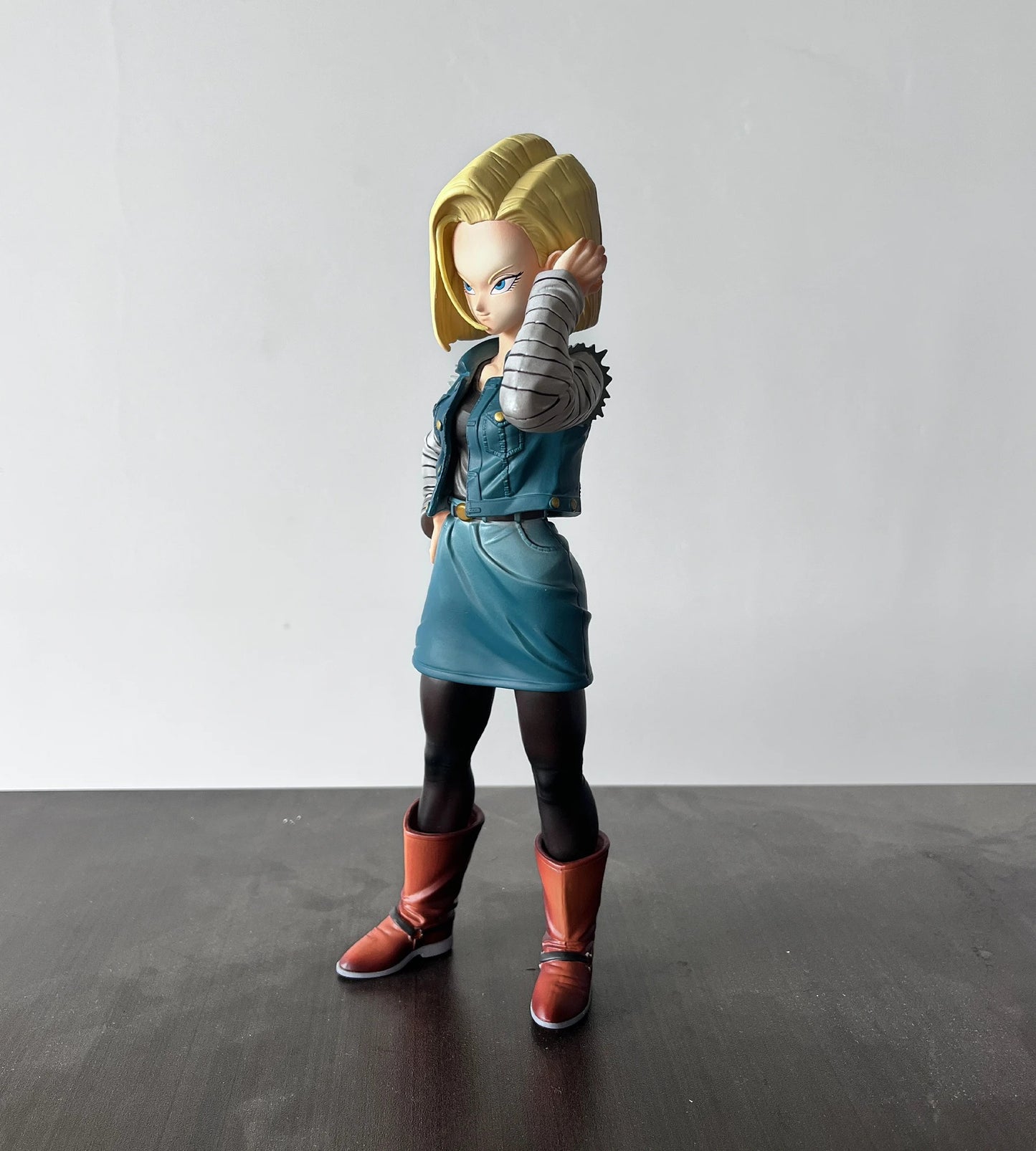 Dragon Ball Z: Android 18 (Lazuli) Premium 11-Inch Statue Figure – Android Saga Classic Denim Outfit Edition