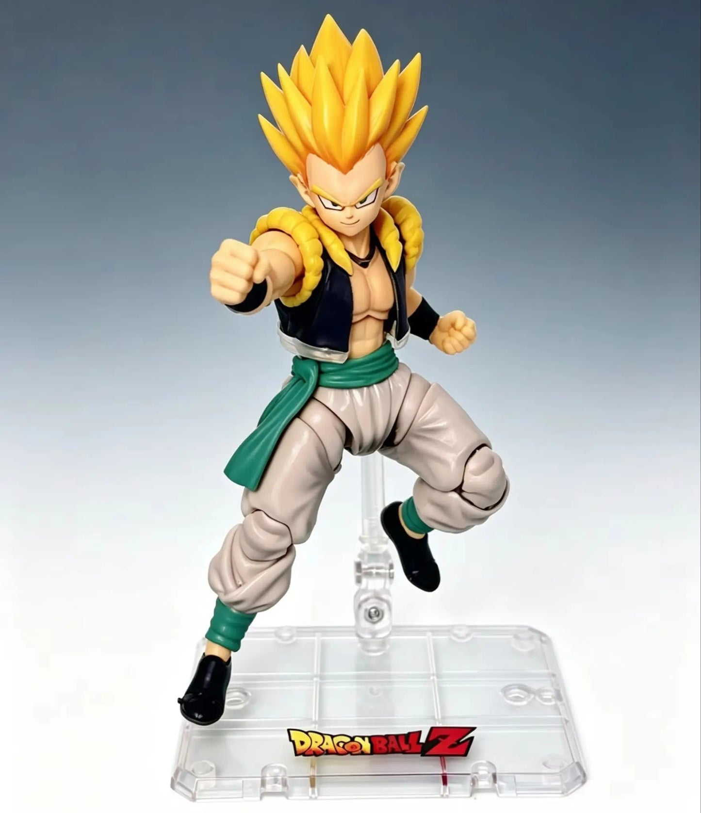 Bandai S.H.Figuarts Dragon Ball Z/Super: Super Saiyan Gotenks Authentic Premium Action Figure