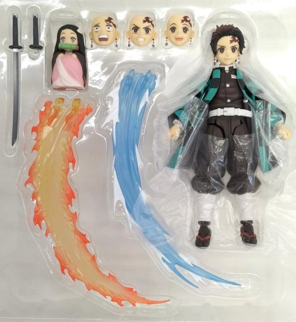 Max Factory figma Demon Slayer: Kimetsu no Yaiba: Tanjiro Kamado Authentic Premium Articulated Action Figure – Deluxe DX Edition
